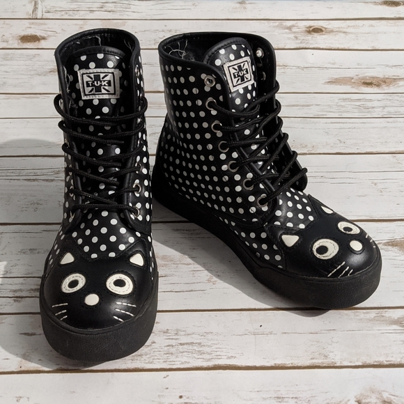 tuk boots